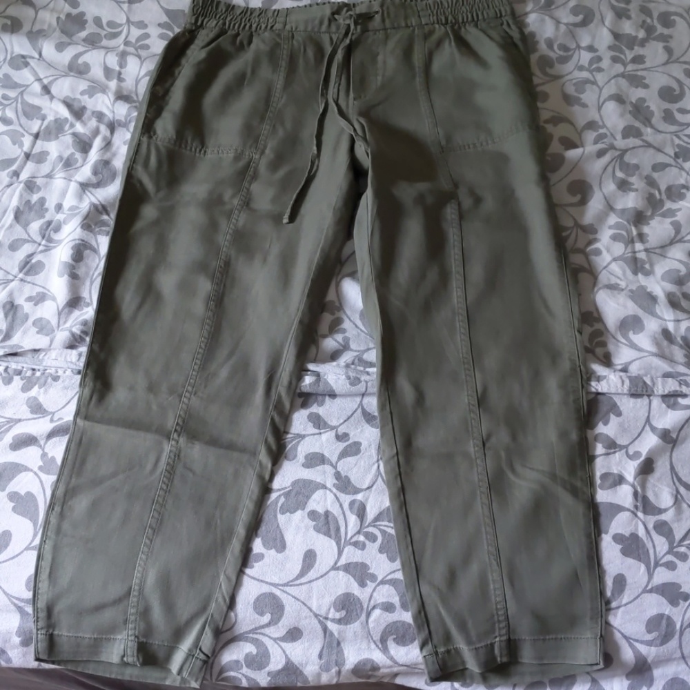 NWOT Old Navy olive straight pants